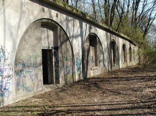 Fort Batowice: bieganie i zwiedzanie