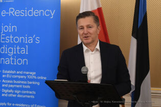 Konsul Estonii w Krakowie Piotr Paluch podczas wydarzenia poświęconemu e-rezydencji w Krakowie