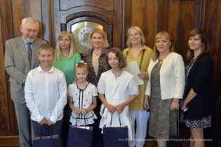 Dzieci z Klubu Centrum Kultury Podgórza Wróblowice na spotkaniu z Prezydentem Krakowa 5 lipca 2022 r.
