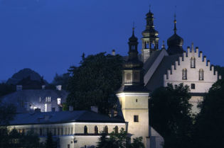 Noc ze świętymi/> </figure> </div> <div class=