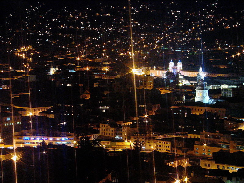 800px-Quito-Centro_Historico_noche.jpg