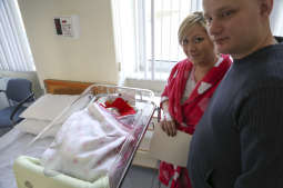 Julia - pierwsze dziecko, które przyszło na świat w 2017 r. w szpitalu im. Narutowicza.