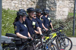 Strażnicy miejscy wsiedli na rowery 
