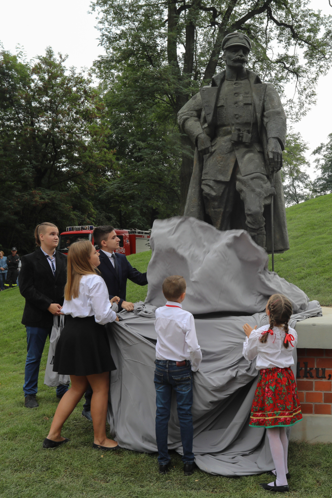 bs-08 września 2018-img_4091.jpg-Piłsudski,pomnik,Swoszowice,Majchrowski,Uroczystość  Autor: B. Świerzowski