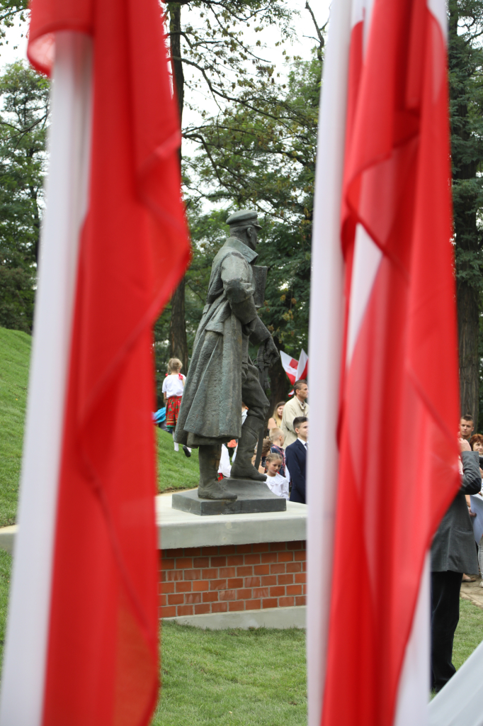 bs-08 września 2018-img_4195.jpg-Piłsudski,pomnik,Swoszowice,Majchrowski,Uroczystość  Autor: B. Świerzowski
