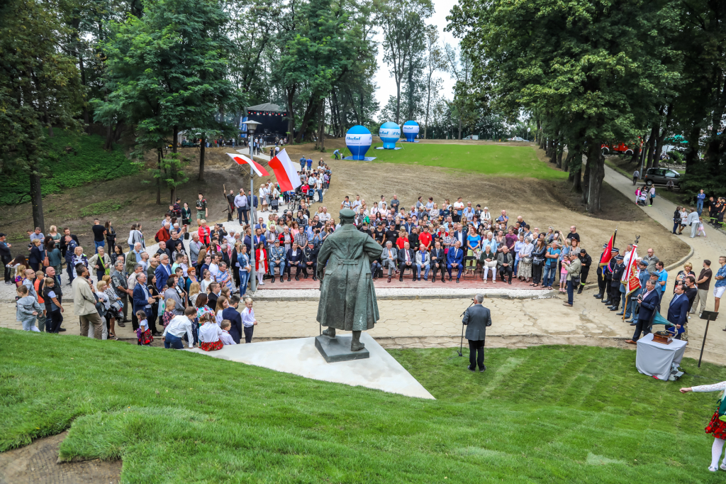 bs-08 września 2018-img_4206.jpg-Piłsudski,pomnik,Swoszowice,Majchrowski,Uroczystość  Autor: B. Świerzowski