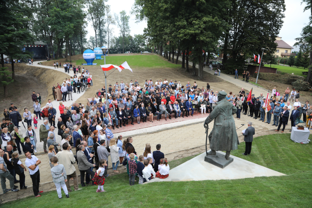 bs-08 września 2018-img_4215.jpg-Piłsudski,pomnik,Swoszowice,Majchrowski,Uroczystość  Autor: B. Świerzowski