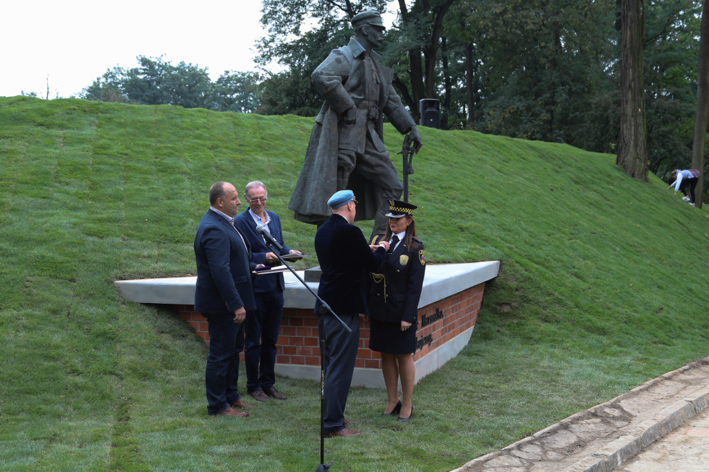 bs-08 września 2018-img_4300.jpg-Piłsudski,pomnik,Swoszowice,Majchrowski,Uroczystość  Autor: B. Świerzowski