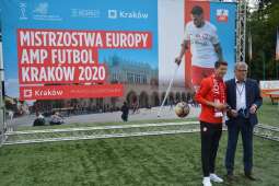 img-20190907-wa0034.jpg-Lewandowski ambasadorem ME w Amp Futbolu