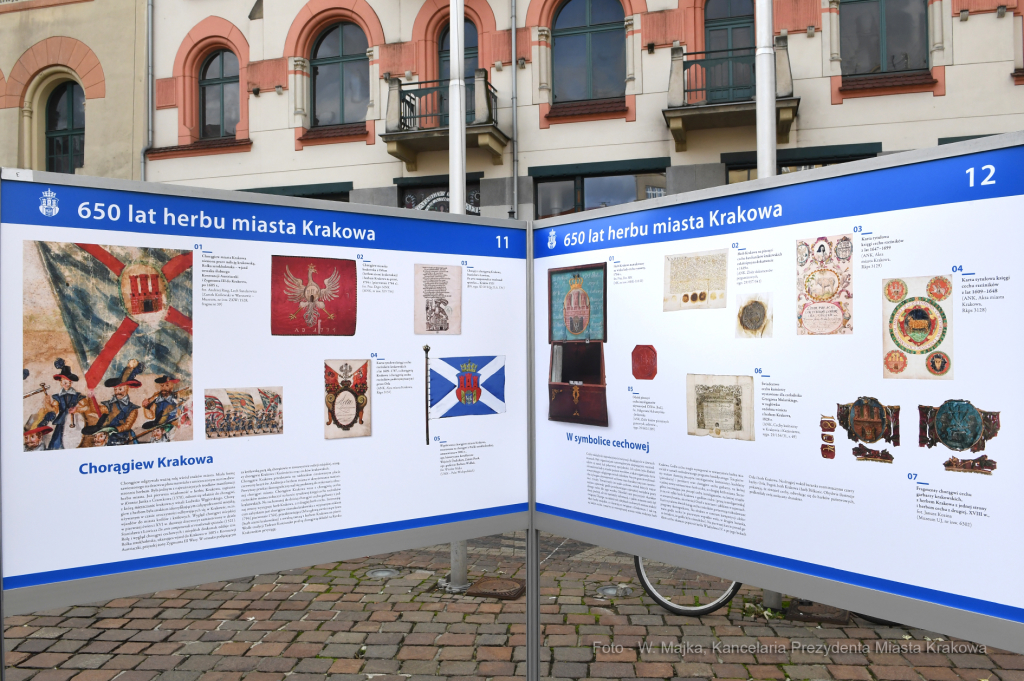 dsc_0015 — kopia02.jpg-„650 lat herbu miasta Krakowa”,  Autor: W. Majka