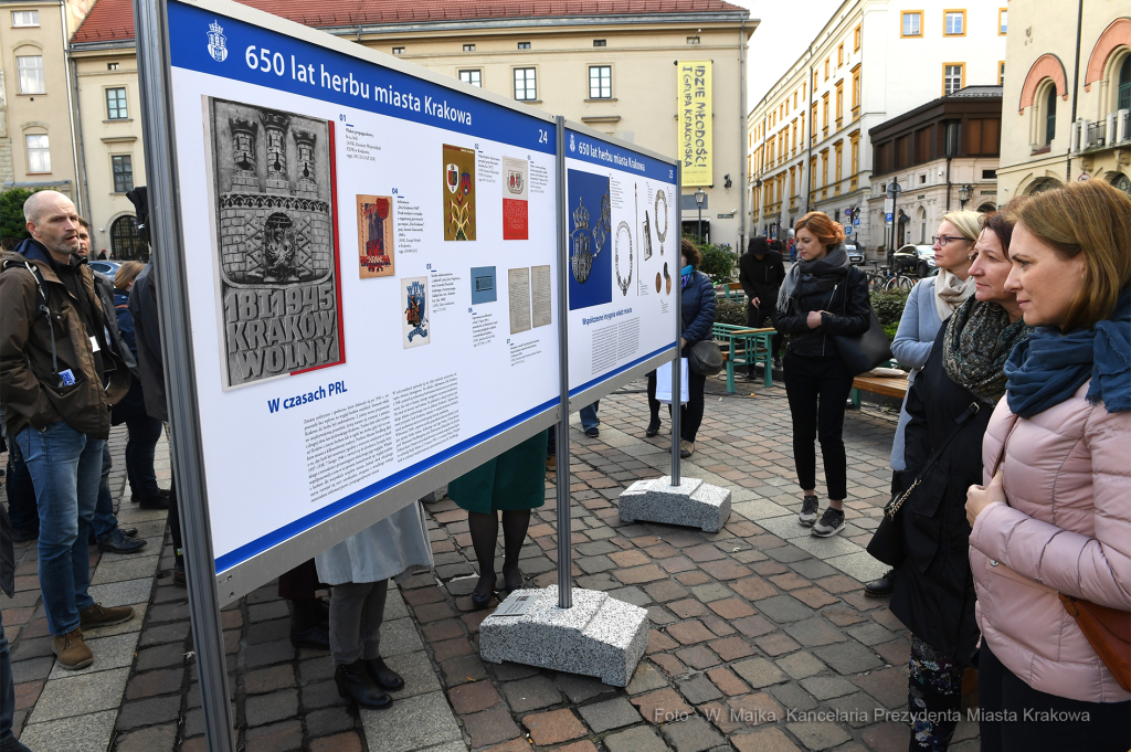 dsc_0148 — kopia13.jpg-„650 lat herbu miasta Krakowa”,  Autor: W. Majka