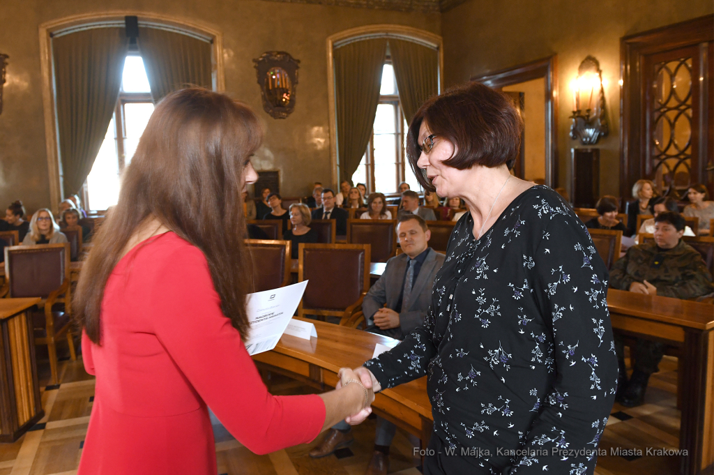 dsc_201305.jpg-Nagrody Prezydenta Miasta Krakowa dla Nauczycieli krakowskich szkół  Autor: W. Majka