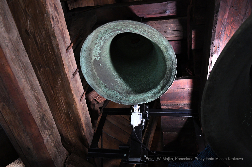 01jpg.jpg-uruchomienie dzwonu gwałtownego na wieży Ratuszowej  Autor: W. Majka