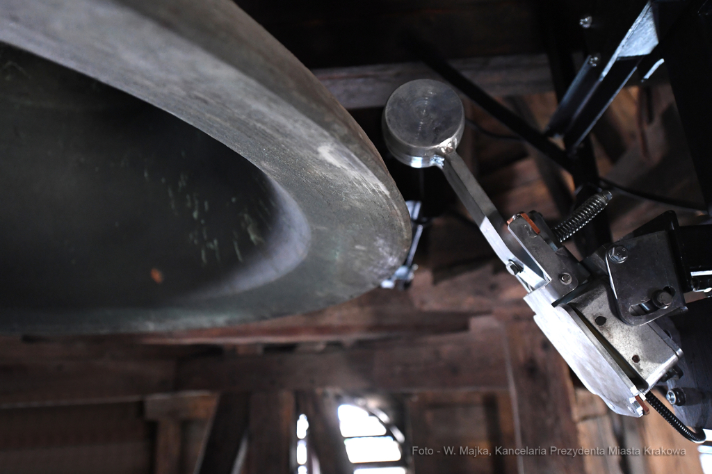 05jpg.jpg-uruchomienie dzwonu gwałtownego na wieży Ratuszowej  Autor: W. Majka