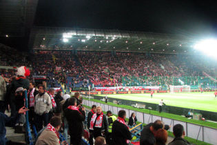 Kibice zachwyceni nowym stadionem Wisły/> </figure> </div> <div class=