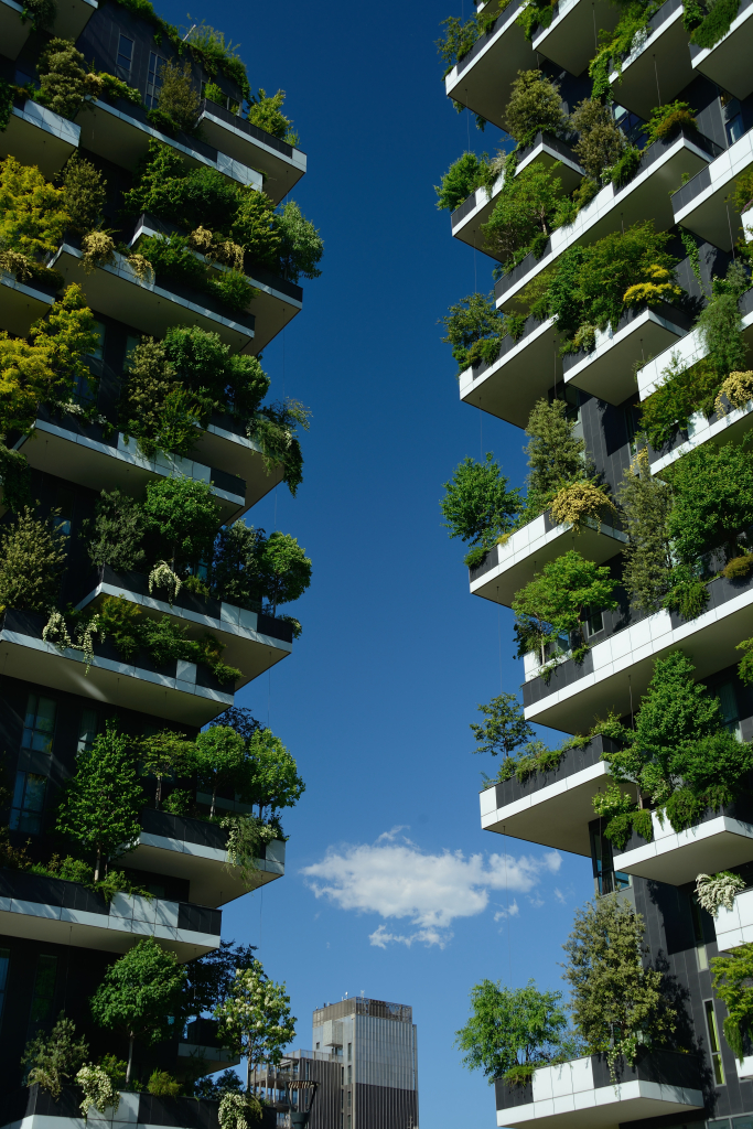 Zielone wieżowce - nowoczesny kompleks mieszkalny z roślinnością 