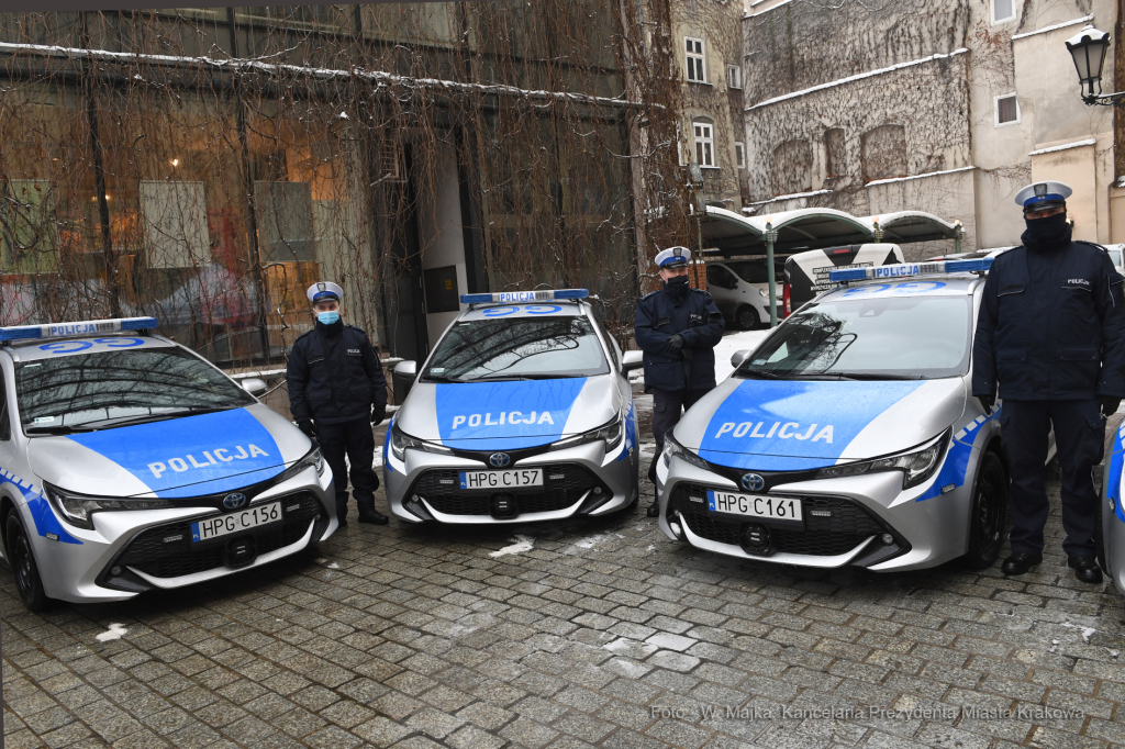 08jpg.jpg-samochody dla Policji  Autor: W. Majka