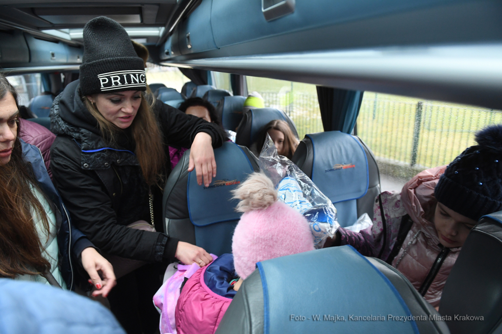 1414jpg.jpg-Wyjazd uchodźców ukraińskich z Krakowa do Solury  Autor: W. Majka