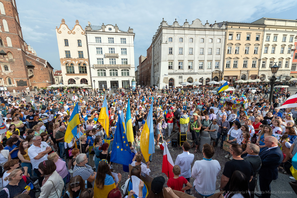 umk_0258.jpg-Kraków, Ukraina, solidarność, marsz, podświetlenia  Autor: P. Wojnarowski