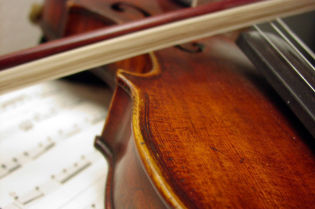 Koncert dla małych serc - charytatywnie z muzyką Straussa/> </figure> </div> <div class=