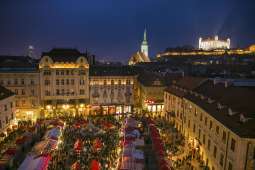 1_Bratislava_Main-Square_Christmas-Market_BranoMolnar[1].jpg