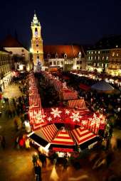 2_Bratislava_Main-Square_Christmas-Market_BranoMolnar[1].jpg