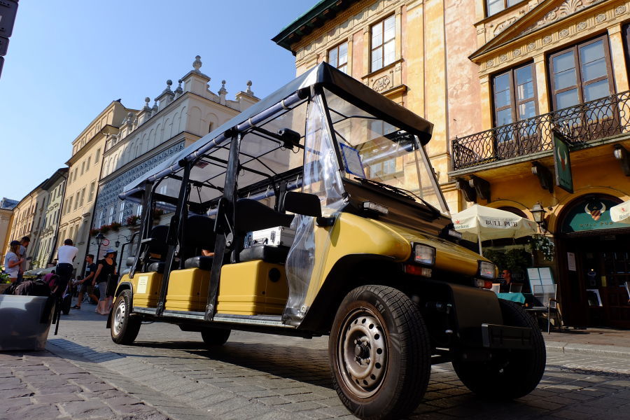 Low-speed electric vehicles in the Old Town