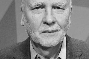 Умер поэт Адам Загаевский