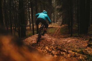 Muldy, wiraże, zjazdy – kolarski trening w mieście!