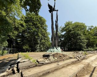 Trwają prace przy remoncie Pomnika Lotników Polskich