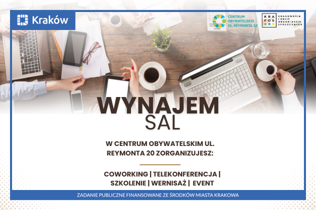 na zdjęciu widzimy ujęcie biurka z górnej perspektywy, na biurku staja komputery, filiżanki z kawą, widzimy również ręce dwójki osób, które pracują.