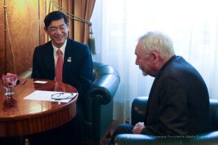 bs_210301_7895.jpg-Ambasador Japonii, Majchrowski, Spotkanie Autor: B. Świerzowski