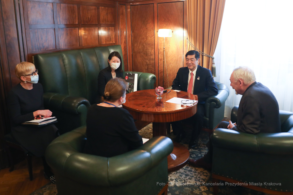 bs_210301_7902.jpg-Ambasador Japonii, Majchrowski, Spotkanie  Autor: B. Świerzowski