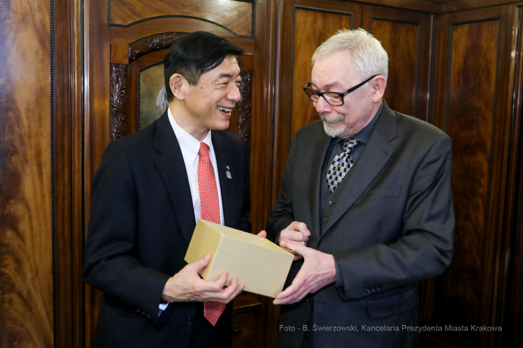bs_210301_7945.jpg-Ambasador Japonii, Majchrowski, Spotkanie  Autor: B. Świerzowski