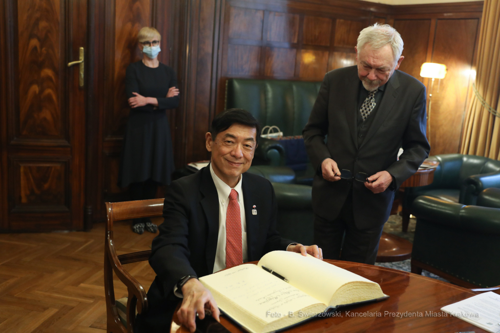 bs_210301_7975.jpg-Ambasador Japonii, Majchrowski, Spotkanie  Autor: B. Świerzowski