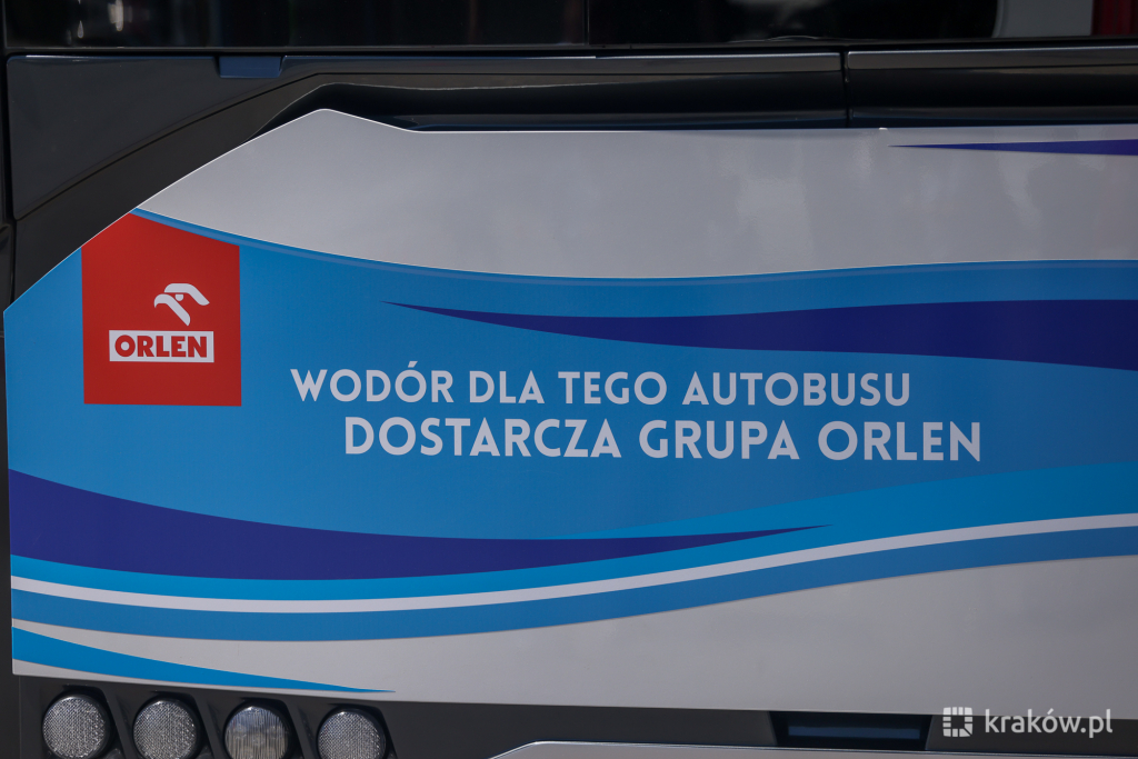 bs_220624_8395.jpg-Kraków rozpoczyna eksploatację autobusu zasilanego wodorem