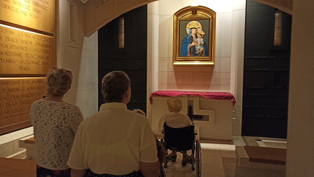 img_20220624_112115.jpg-Wizyta w Sanktuarium św. Jana Pawła II Wielkiego.