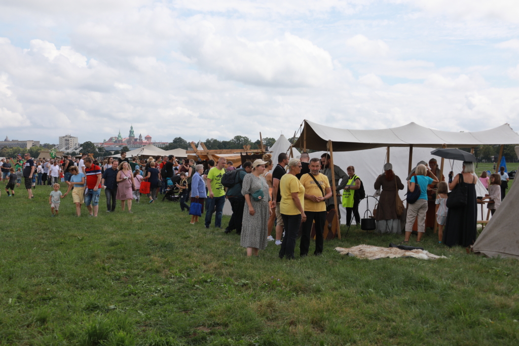 zdjęcie 14.08.2022, 12 43 20.jpg-Urodziny smoka – wielki piknik na Błoniach