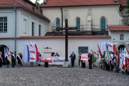 umk_2750.jpg-Wawel, UMK, solidarność, krzyż katyński, składanie, kwiatów