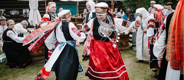 Staroobrzędowcy i lud Seto w Estonii - tradycyjny taniec