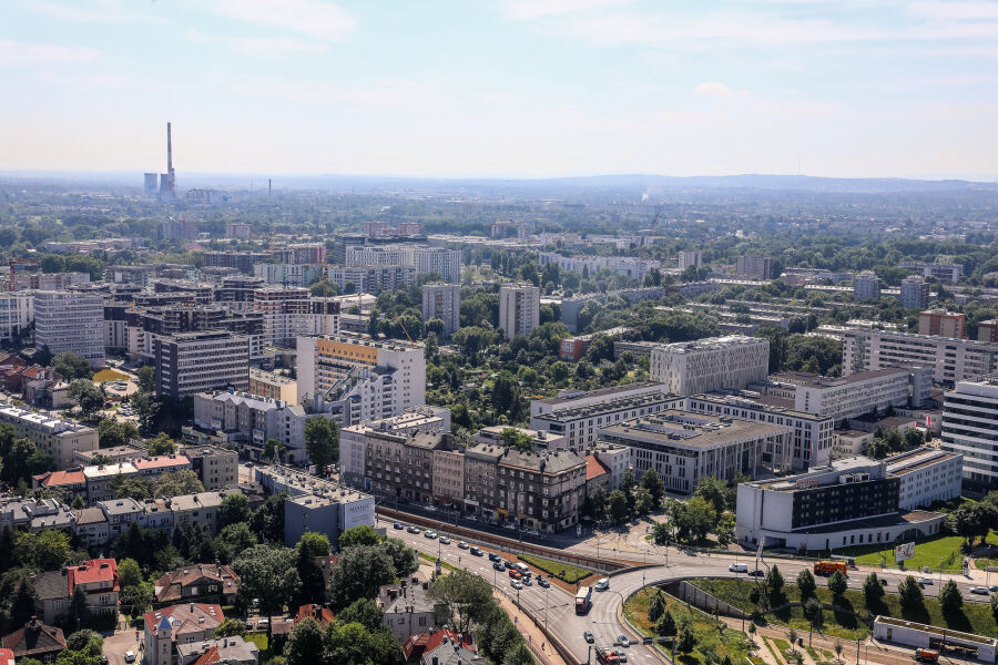 Kraków - panorama z widocznym kompleksem biurowym 