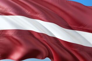 Flaga Łotwy