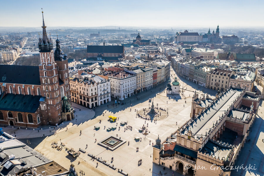 Widok z góry na Rynek Główny w Krakowie