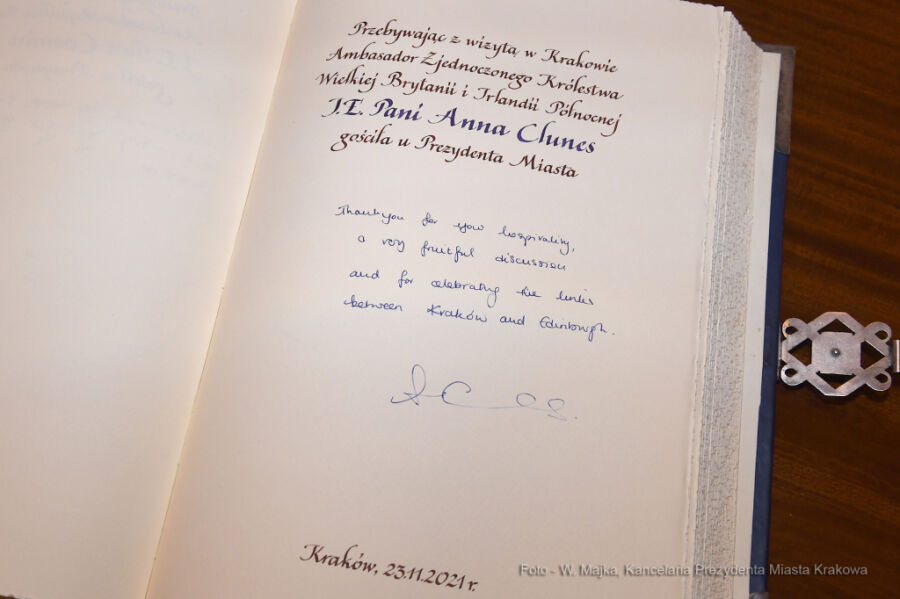 wpis Ambasador Wielkiej Brytanii JE Pani Anny Clunes do księgi pamiątkowej 