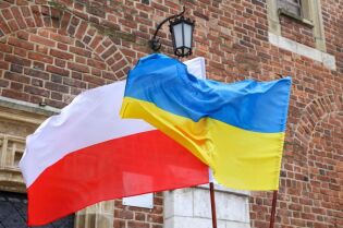 Flagi Ukrainy i Polski