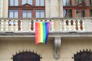 Flaga LGBT na Magistracie