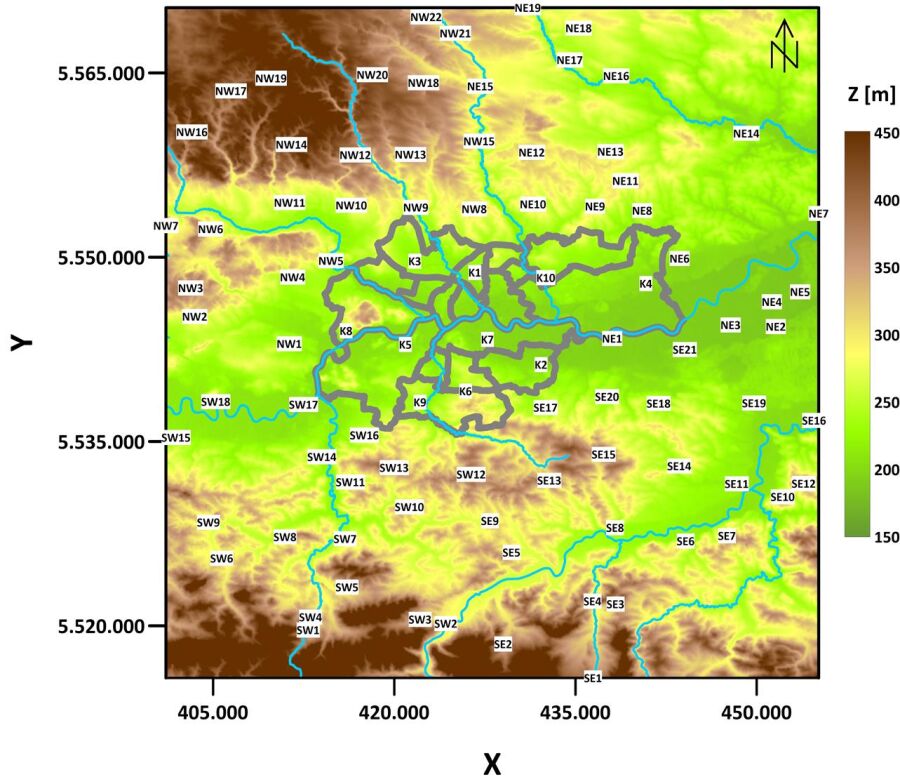 Mapa topograficzna Krakowa z lokalizacjami czujników Airly wraz z granicami dzielnic Krakowa