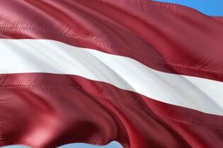 Flaga Łotwy. Fot. pixabay.com