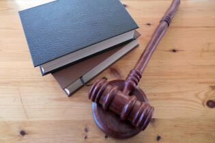 prawnik, notariusz, sąd, sędzia. Fot. pixabay