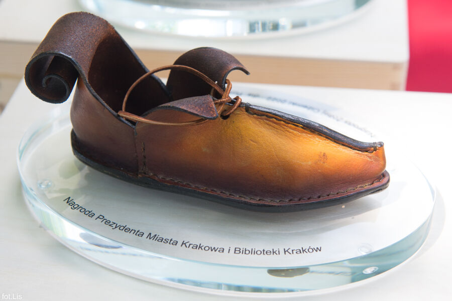 11_BK_statuetka nagrody Zołtej Cizemki(1)